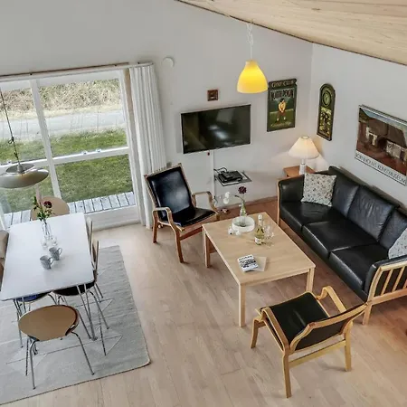 2 Bedroom Stunning In Holiday home Gudhjem